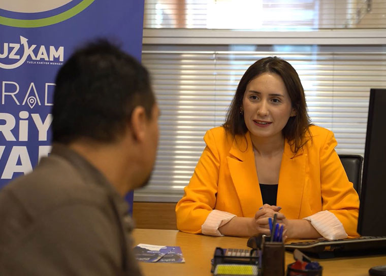 Tuzla Belediyesi Kariyer Merkezi'nden yüzlerce kişiye iş fırsatı