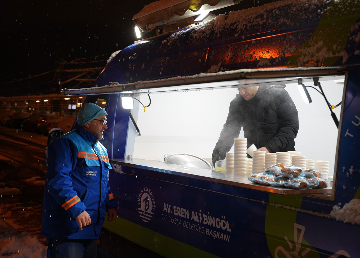 Tuzla, soğuk havalarda dayanışma ile ısınıyor