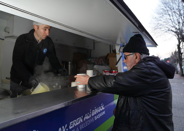 Tuzla, soğuk havalarda dayanışma ile ısınıyor