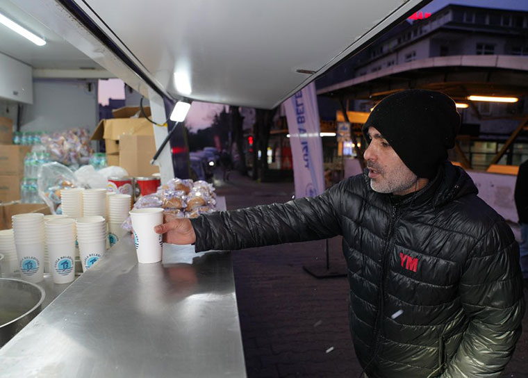 Tuzla, soğuk havalarda dayanışma ile ısınıyor