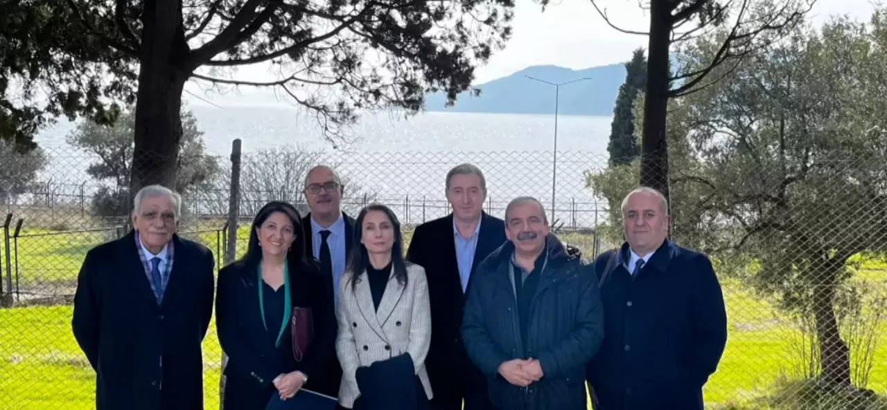 Son dakika! DEM Parti'nin Öcalan ile görüşmesi bitti: DEM'li Heyet açıklama yapıyor!