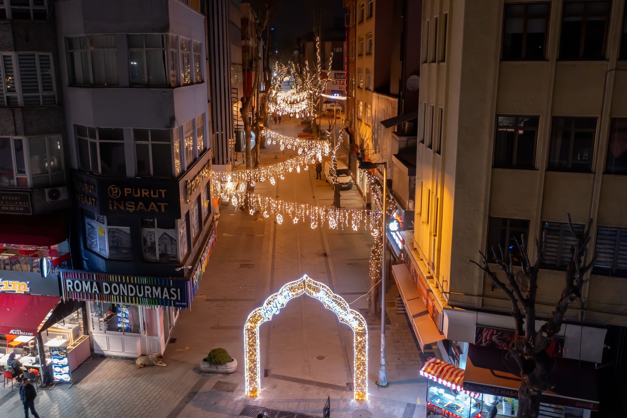 Pendik caddeleri Ramazan'da ışıl ışıl...