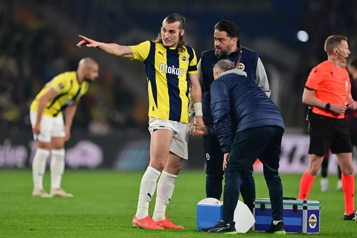 Fenerbahçe'ye kötü haber: Çağlar Söyüncü sakatlığı nedeniyle sahalardan uzak kalacak!
