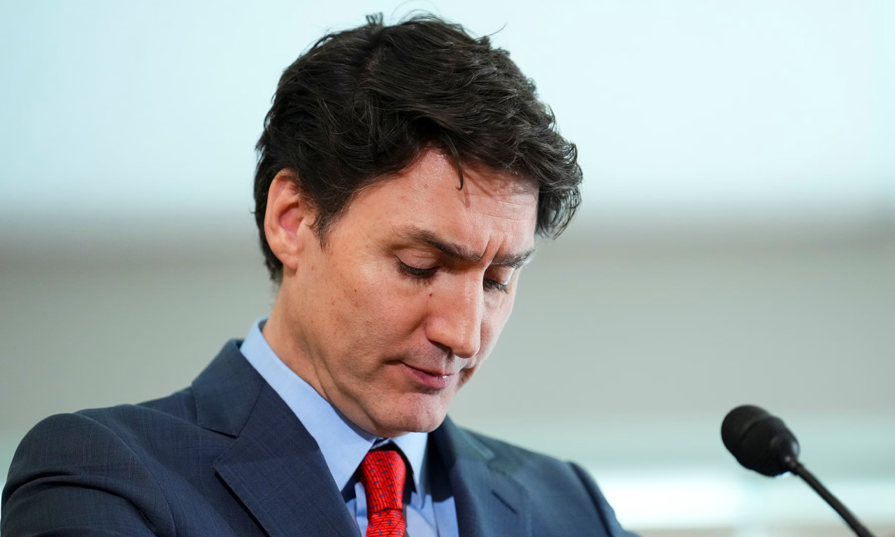 Kanada'da ilginç görüntüler: İstifa eden başbakan Justin Trudeau meclisten koltuğunu da alıp gidince, yorum yağdı: Son kez çaldı!