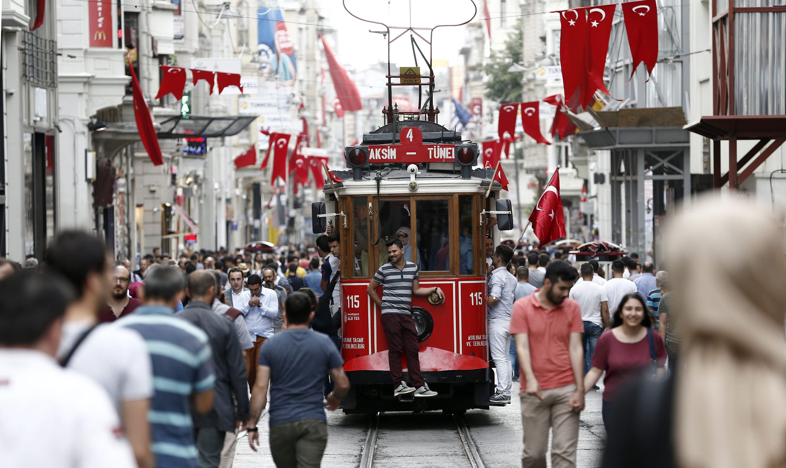 İstiklal Caddesi en fazla kalabalığa sahip cadde oldu: Ziyaretçi sayısı 90 milyonu aştı!