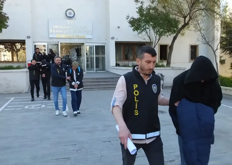 Vatandaşlara 'jigolo' tuzağı kuran çete, aldıkları paraları PKK'lılara aktardı!