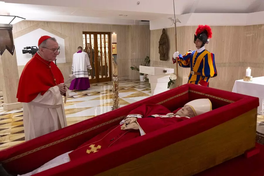 Vatikan'dan son dakika: Papa Francis'in tabuttaki görüntüsü paylaşıldı!