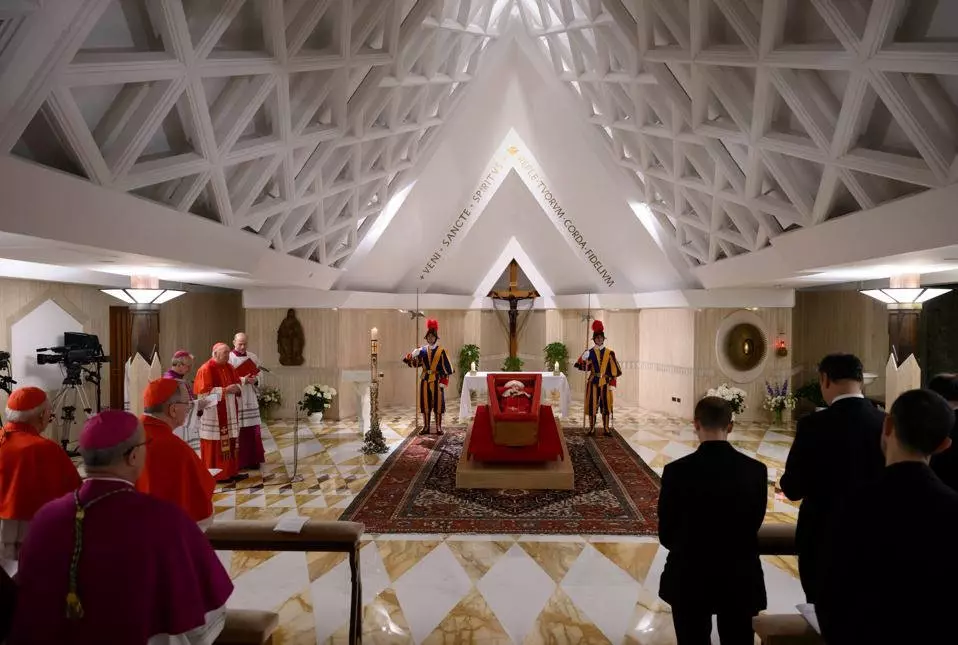 Vatikan'dan son dakika: Papa Francis'in tabuttaki görüntüsü paylaşıldı!