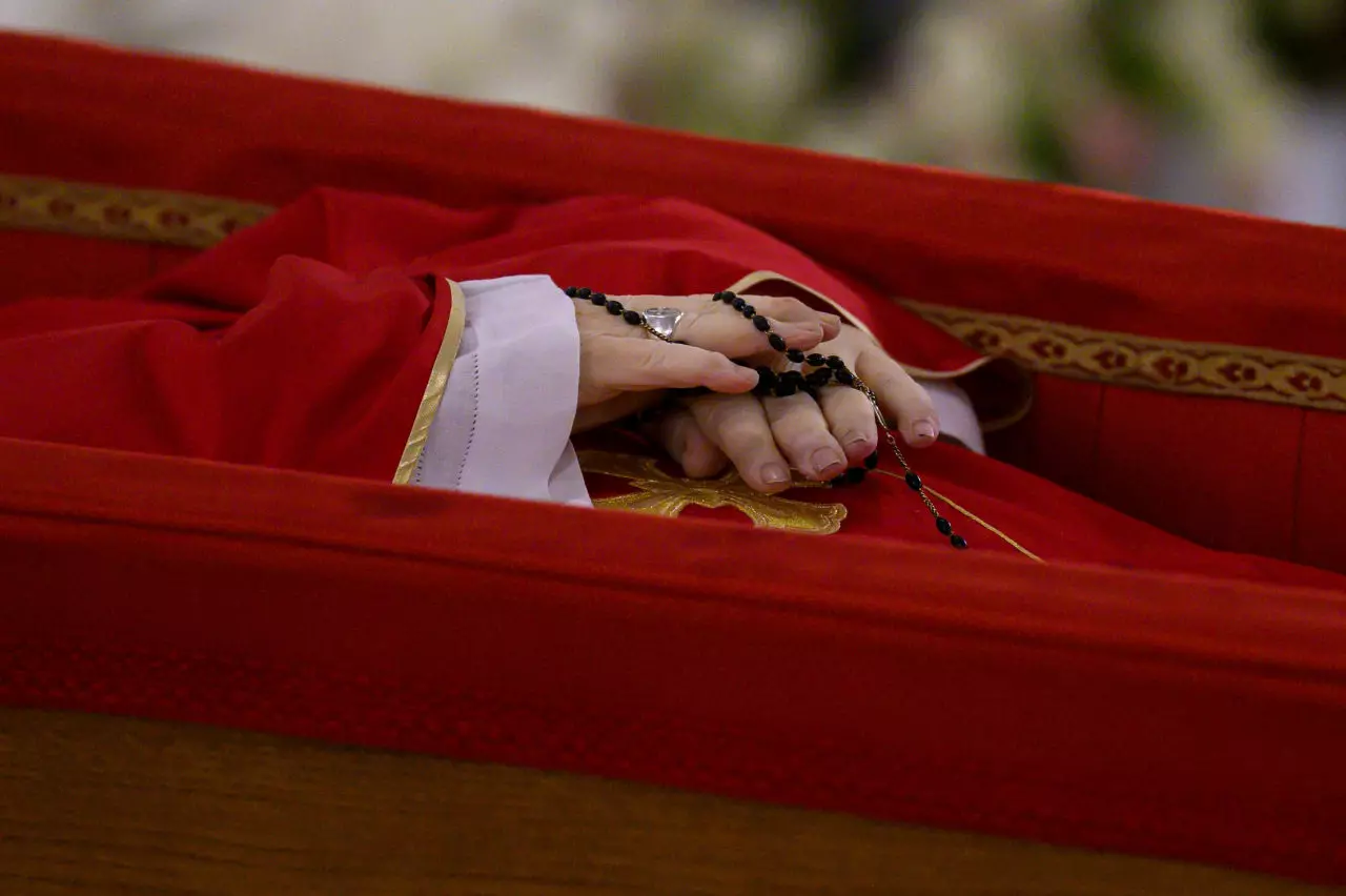 Vatikan'dan son dakika: Papa Francis'in tabuttaki görüntüsü paylaşıldı!