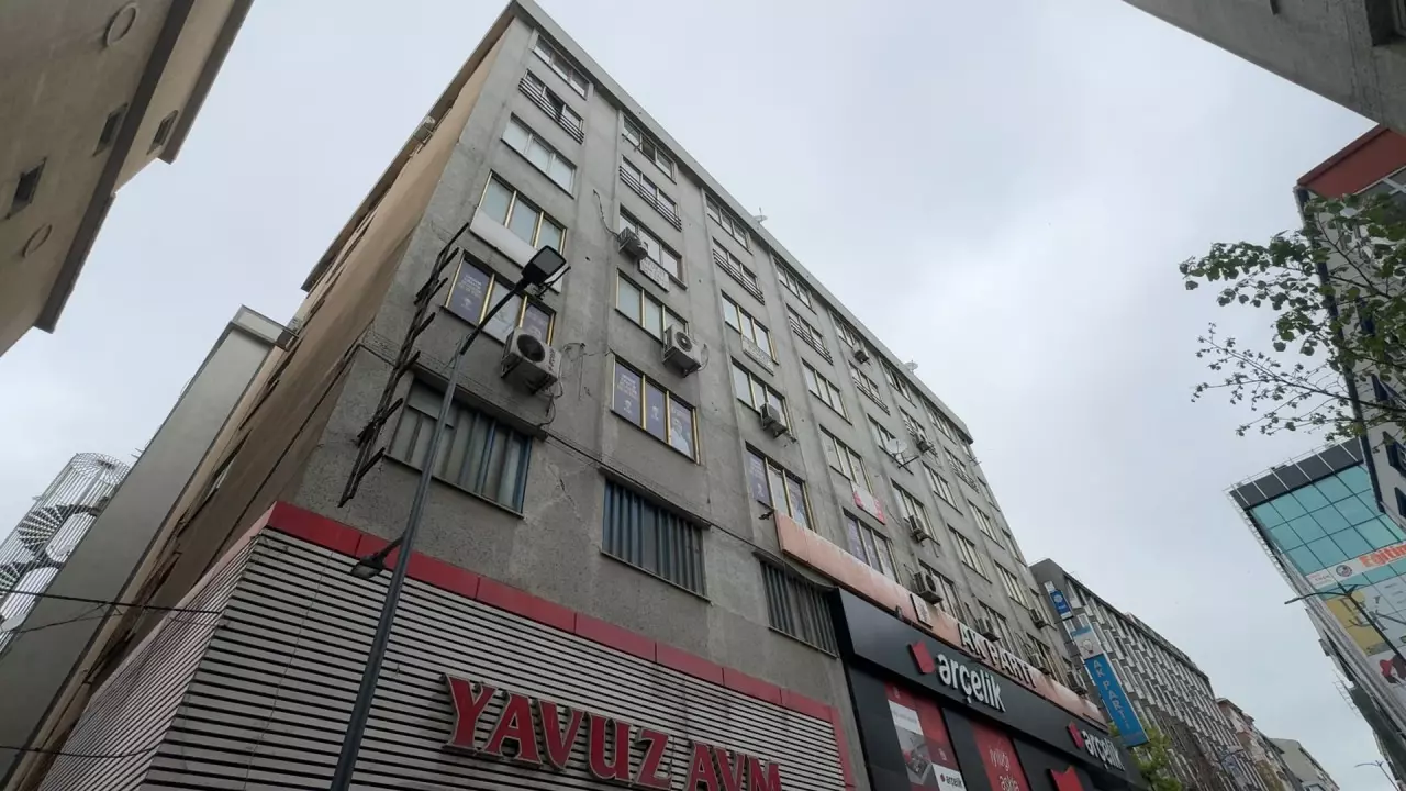 O, binalar korkuttu: İstanbul Avcılar'da 3 bina mühürlendi!