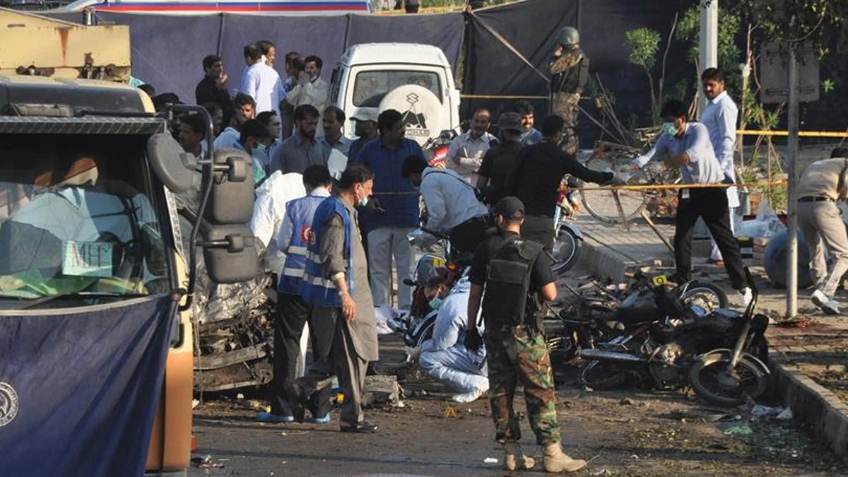 Pakistan'da terör saldırısı: Bombalı saldırıda yarılar ve şehit askerler var!