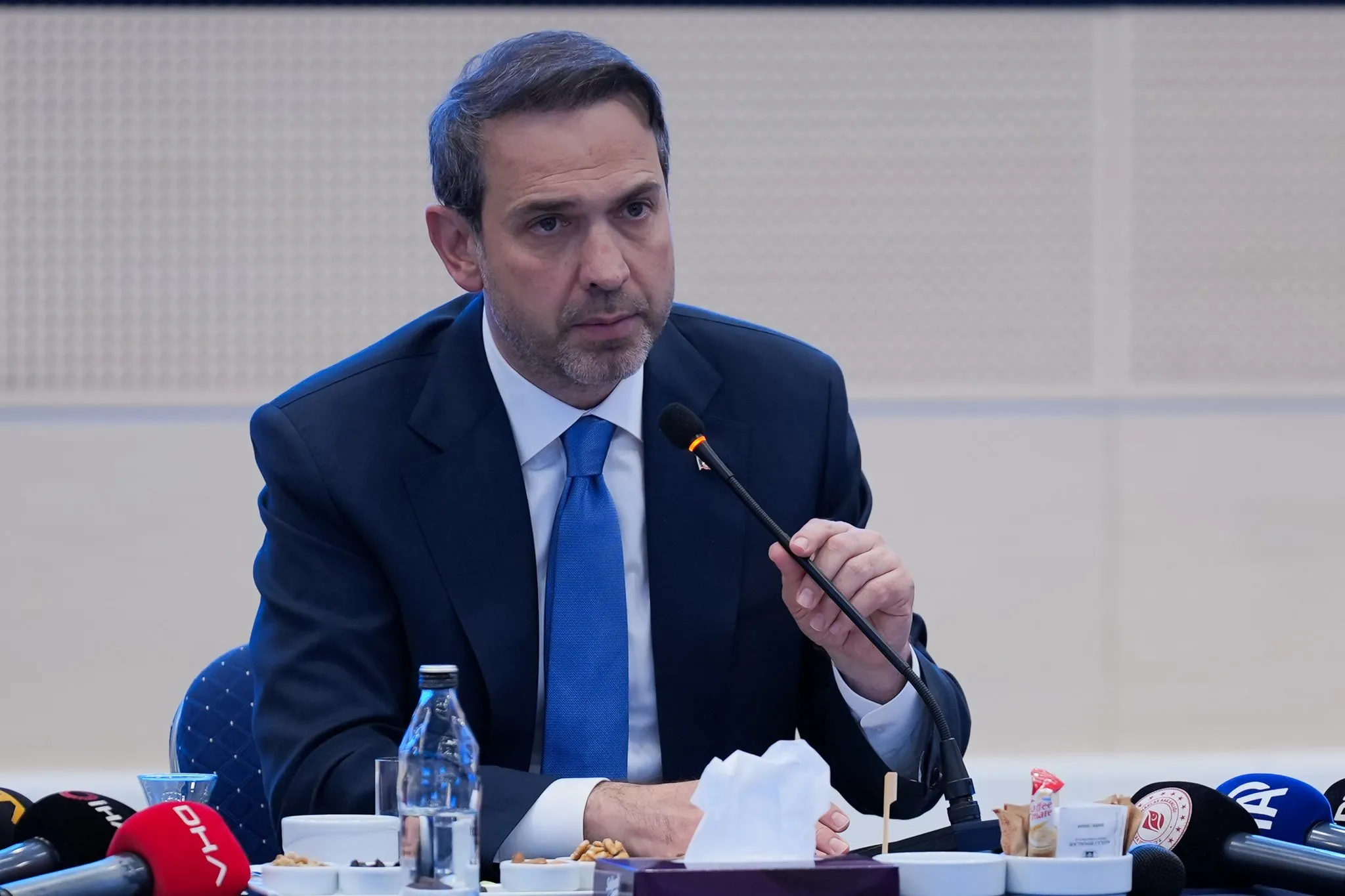 Bakan Bayraktar'ın verdiği cevap korkuttu: Avrupa'yı karanlıkta bırakan enerji krizi Türkiye'yi etkiler mi?
