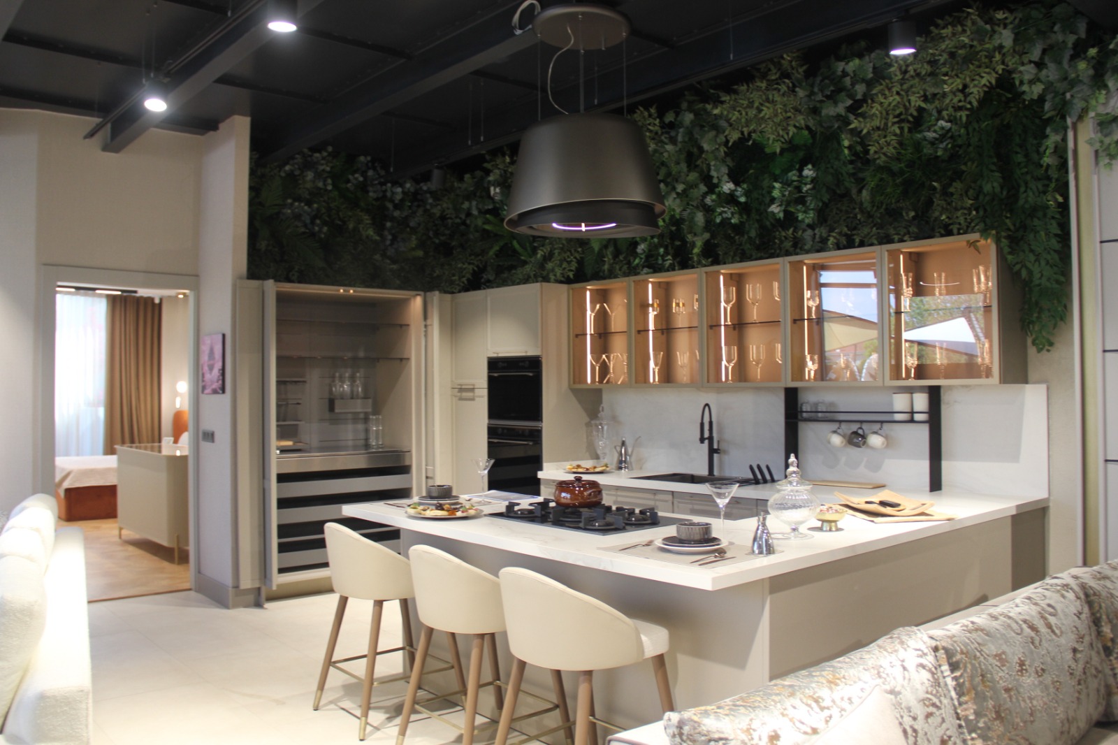 Özel mimari tasarım ve yaratıcılığın adresi Vielin Design, Tuzla mağazası yoğun katılımla açıldı