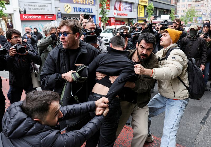 İstanbul'da 1 Mayıs olayında son gelişme: Gözaltına alınanlardan 36'sı adliyeye sevk edildi!