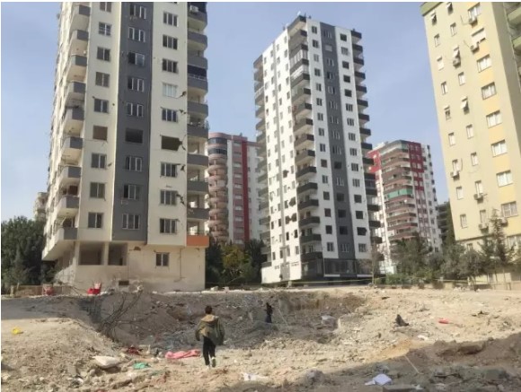 Depremde ölenlerin altınlarını çalmıştı: O, polis görevinden ihraç edildi!