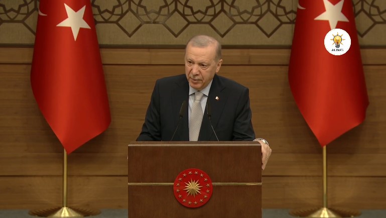 Cumhurbaşkanı Erdoğan 'sokak röportajlarına' dikkat çekti: Milleti provoke eden gazeteci olmaz!