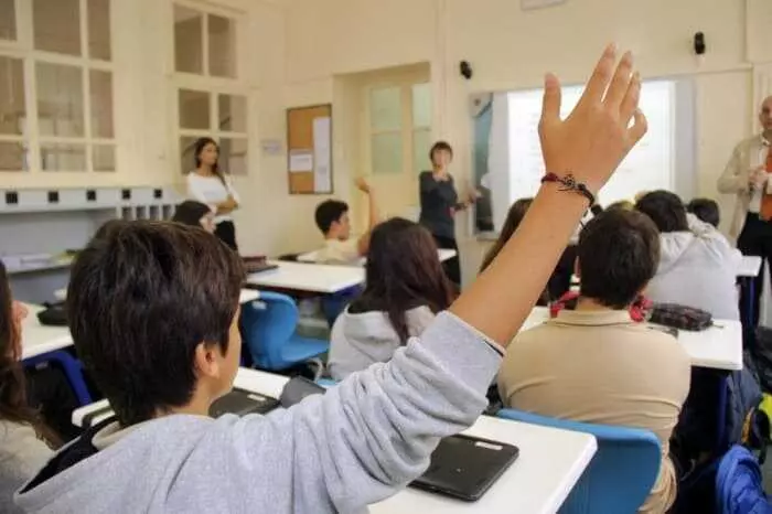 MEB'den yeni bir hamle: Zorunlu lise eğitiminde önemli değişim yaşanacak!
