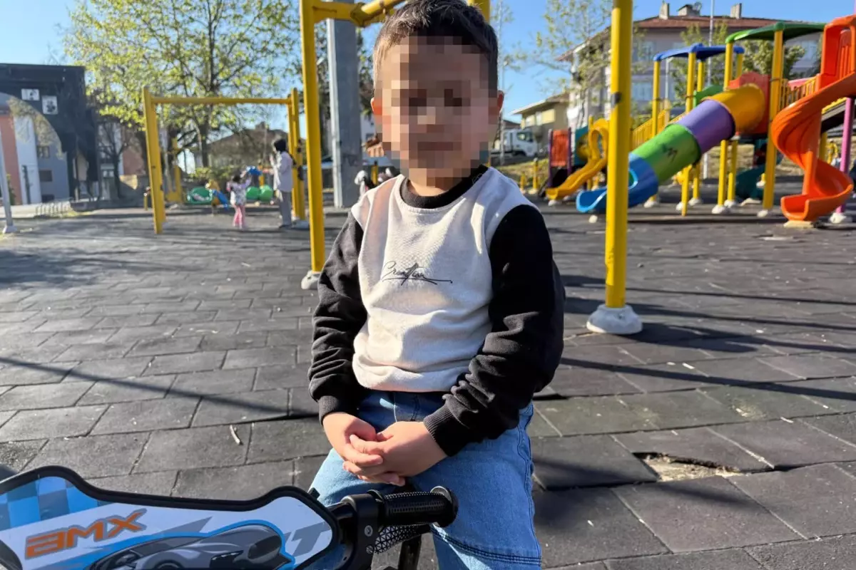 Çocuklar için parklar tehlikeli hale geldi: Bulduğu alkol şişesini su zannederek içen çocuk hastanelik oldu!