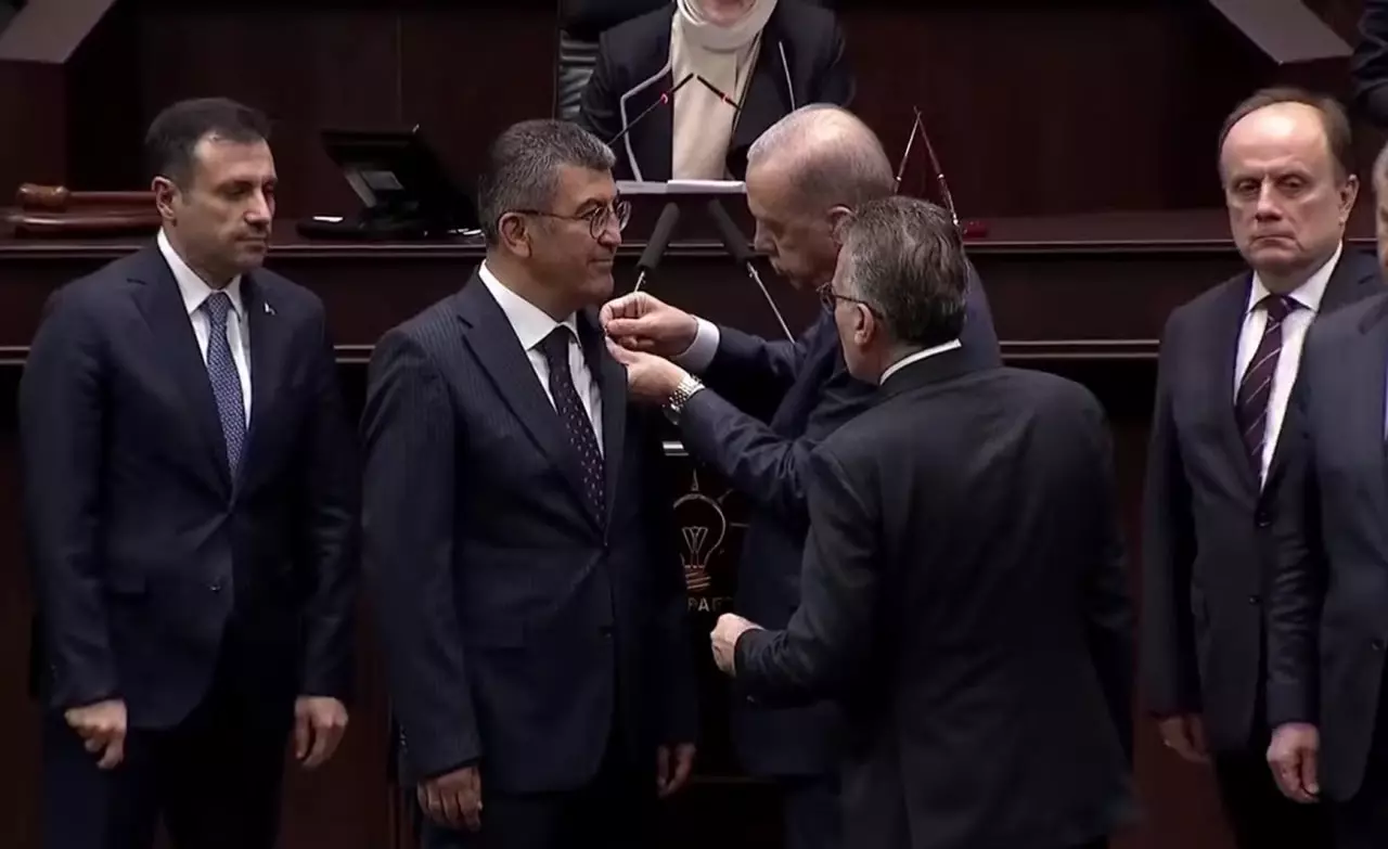 Konya Milletvekili ve 4 belediye başkanı partisinden istifa etti: Peş peşe AK Parti'ye katıldılar!