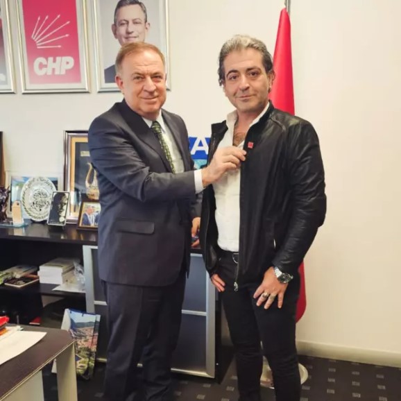 MasterChef'te jüri üyeliği yapmıştı: CHP'ye katılarak siyasete atıldı!