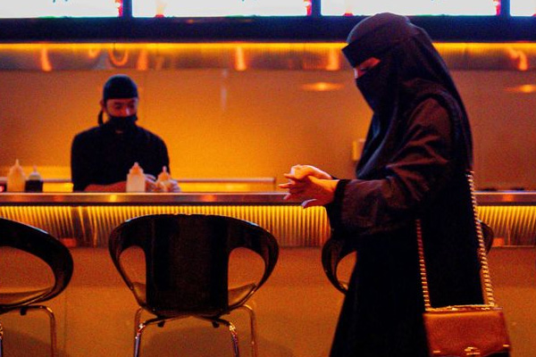Suudi Arabistan'da açılım üstüne açılım: 73 yıl sonra alkol yasağı bitiyor
