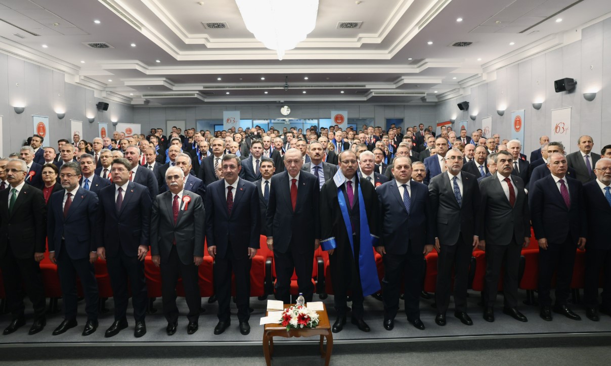 Son dakika: Cumhurbaşkanı Erdoğan'ın yeni anayasa için görevlendirdiği 10 isim belli oldu!