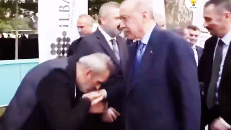 Erdoğan'ın elini öptüğü anlar olay oldu: Yavuz Bingöl sosyal medyayı ikiye böldü!