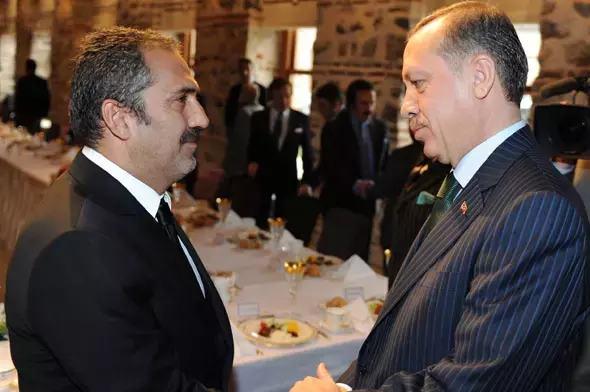 Erdoğan'ın elini öptüğü anlar olay oldu: Yavuz Bingöl sosyal medyayı ikiye böldü!