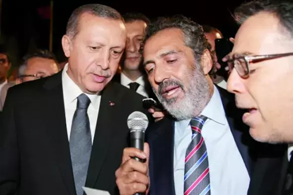 Erdoğan'ın elini öptüğü anlar olay oldu: Yavuz Bingöl sosyal medyayı ikiye böldü!