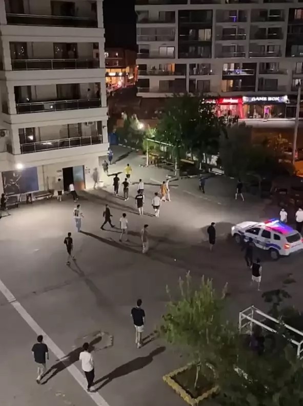 KYK yurdunda hareketli gece! Kapıdan atlayıp içeri giren grup terör estirdi!