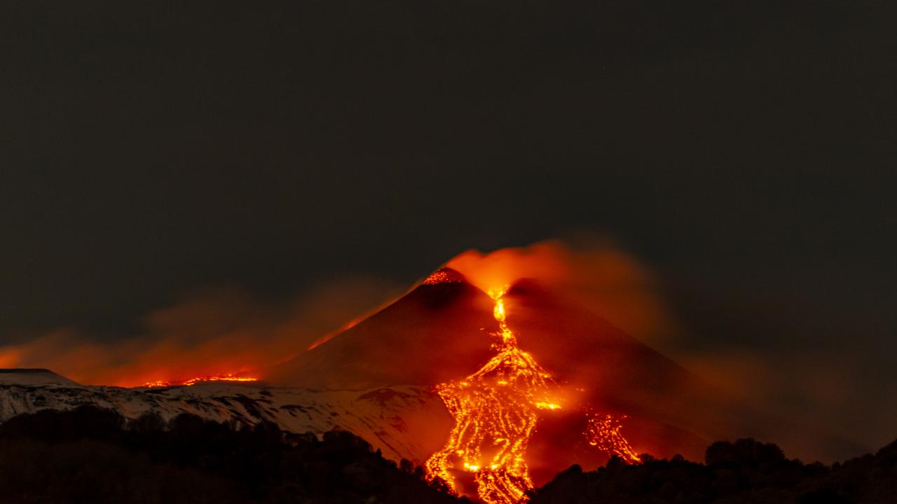 Etna Yanardağı adetâ cehennemi kustu! Etna Yanardağı nerede?