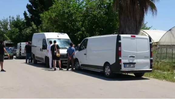 Komşular aracını tamir ediyor zannetti: Ölüsünü buldular!