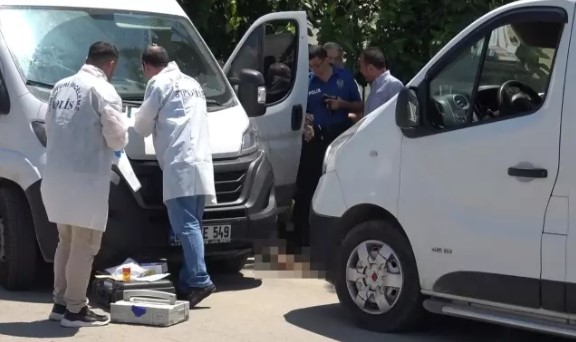 Komşular aracını tamir ediyor zannetti: Ölüsünü buldular!