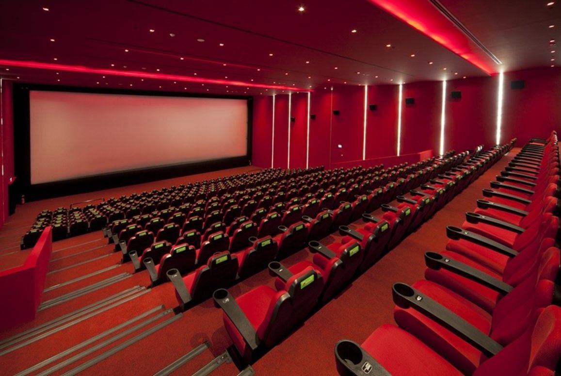 Sinema salonlarında koltuklar neden kırmızı hiç merak ettiniz mi?