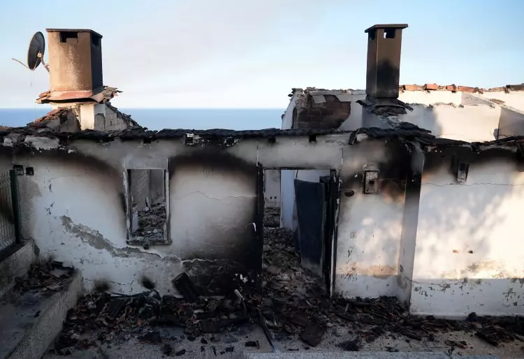 İzmir cehennemi yaşadı: Blanço gün ağarınca ortaya çıktı, servet değerindeki yazlıklar kül oldu!