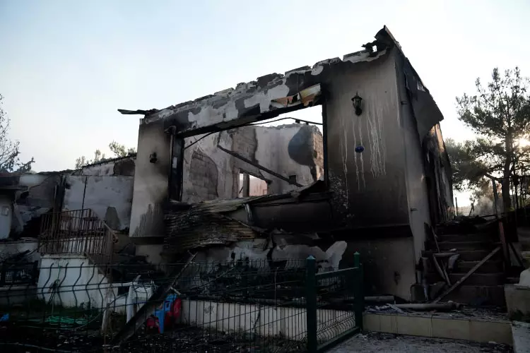 İzmir cehennemi yaşadı: Blanço gün ağarınca ortaya çıktı, servet değerindeki yazlıklar kül oldu!