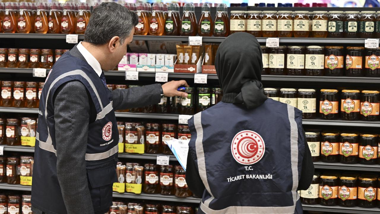 Bakanlık piyasadaki fahiş fiyatlarla mücadeleyi sürdürüyor: Cezadan kaçamadılar, 49,791 firmaya 1,5 milyar TL ceza kesildi!