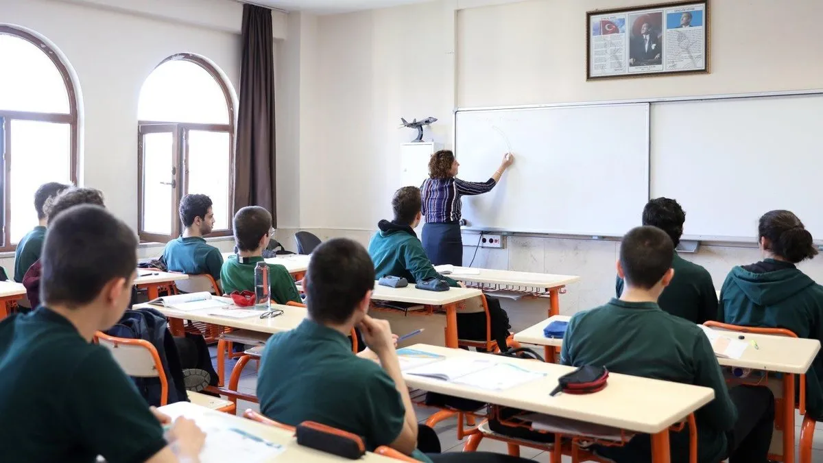 Bakan Tekin'den milyonlarca veliyi ilgilendiren açıklama: Lise eğitimi 2 yıl mı oluyor?