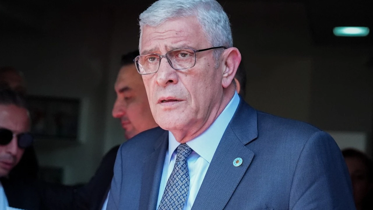 Müsavat Dervişoğlu'dan PKK'nın silah bırakmasına ilişkin tarihi anı baltalayan sözler: Tam bir tiyatro!