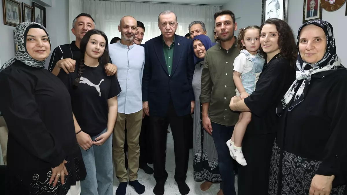 Cumhurbaşkanı Erdoğan,15 Temmuz şehitlerinin ailelerini ziyaret etti