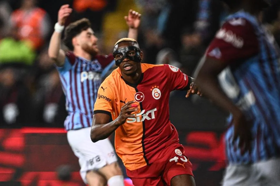 Galatasaray'da transfer krizi: Osimhen kararsızlığı Yönetimi ikiye böldü!