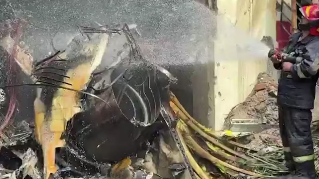 Bangladeş'te uçak düştü: Okul kampüsüne düşen uçak kazasında çok sayıda ölü ve yaralı var!