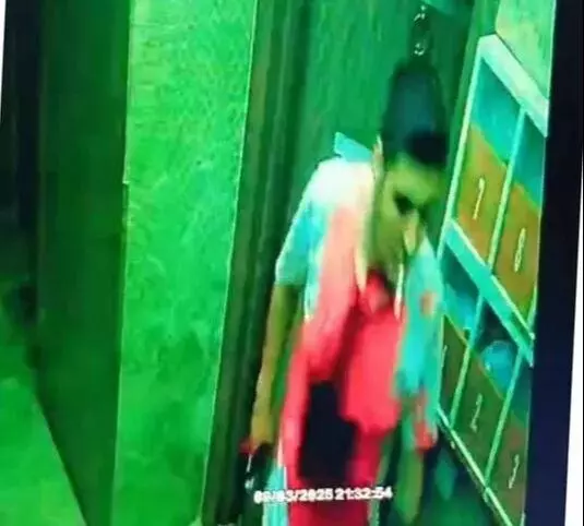 Eceliyle boğuştuğu anlar ortaya çıktı: Katledilmekten böyle kaçmaya çalışsada, satırın sapı kırılıncaya kadar vurmuş!