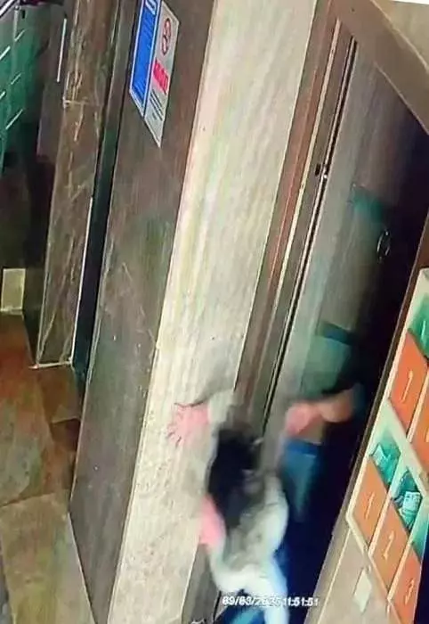 Eceliyle boğuştuğu anlar ortaya çıktı: Katledilmekten böyle kaçmaya çalışsada, satırın sapı kırılıncaya kadar vurmuş!