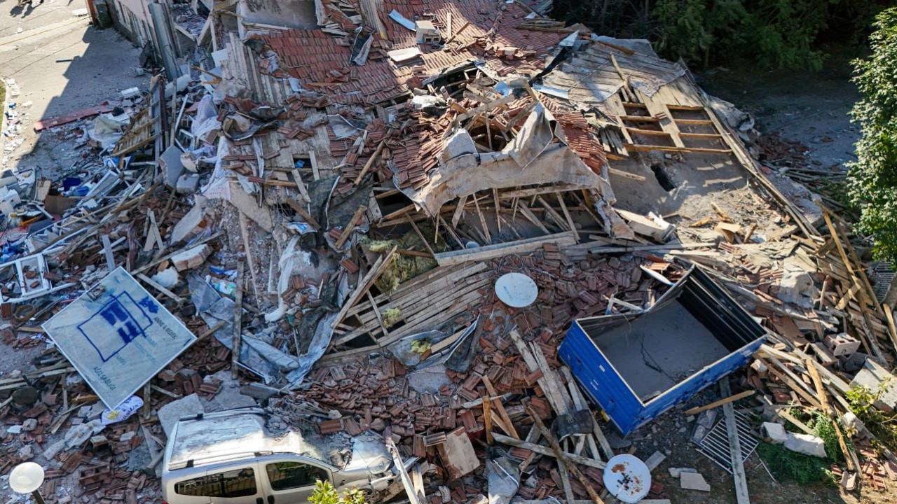 Bakan Tunç'tan açıklama: Sındırgıda'daki depremde yıkılan binayla ilgili soruşturma başlatıldı!