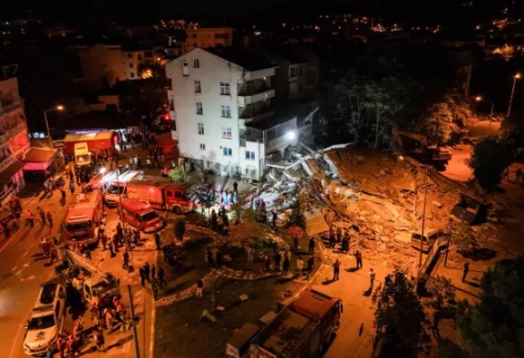 Balıkesir depreminde, ünlü oyuncuyu yıkan haber!