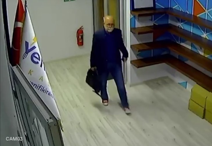 İBB'deki rüşvet skantalı işte böyle gözler önüne serildi! Paraların destelendiği görüntüler ortaya çıktı!