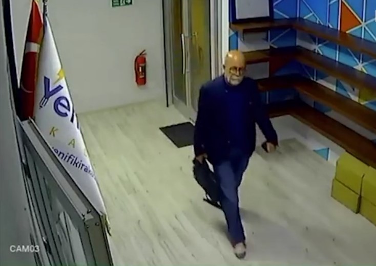 İBB'deki rüşvet skantalı işte böyle gözler önüne serildi! Paraların destelendiği görüntüler ortaya çıktı!