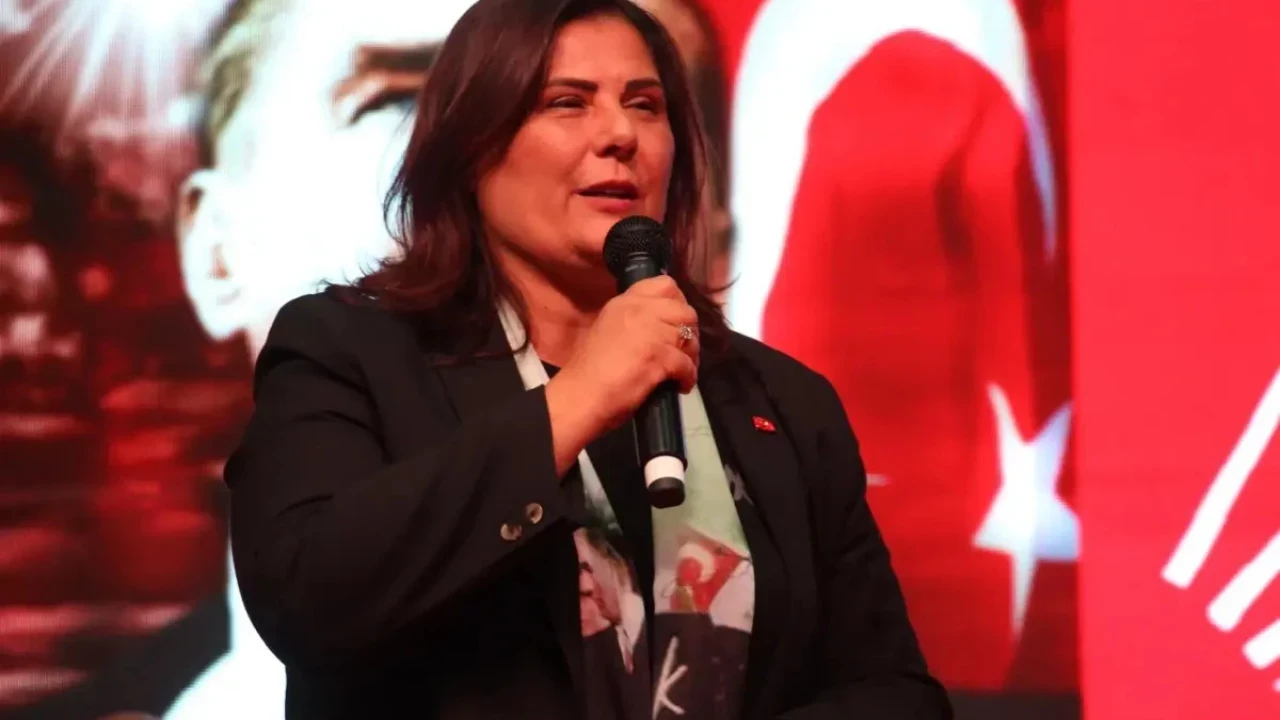 Aydın'da yer yerinden oynuyor! Özlem Çerçioğlu'nun WhatsApp konuşmaları sızdı: İddialar tartışmaları alevlendirecek!