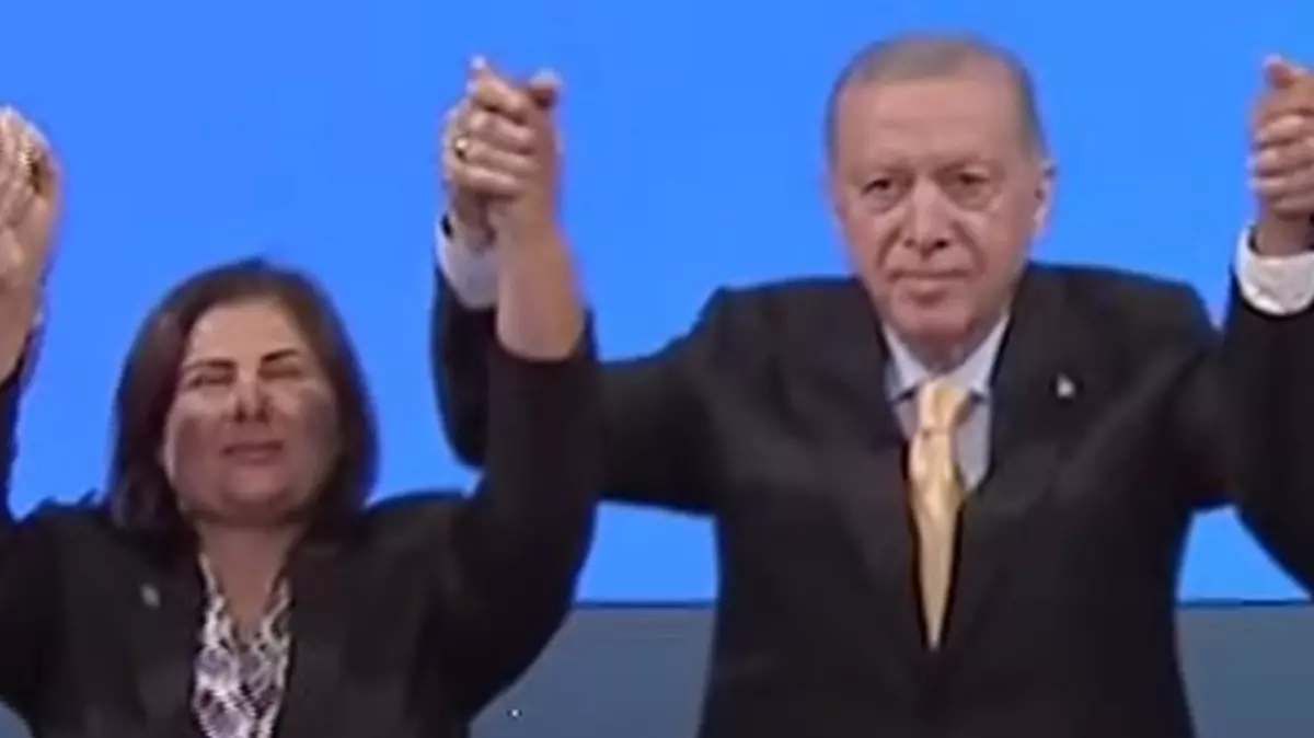 CHP'den istifa eden Özlem Çerçioğlu AK Parti'ye katıldı: Kürsüde dikkat çeken açıklama, ''Gerekirse tek tek anlatırım''